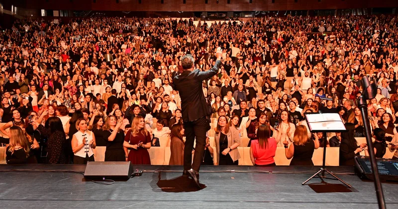 Ferhat Göçer Eyyub Hüseynzadənin təşkil etdiyi konsertdə “Ey, Əziz Anam, Azərbaycan”ı oxudu VİDEO