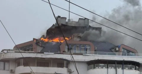 В Одессе дрон попал в крышу многоэтажки: есть пострадавшие, среди них ребенок