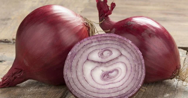 Qırmızı soğanın nadir faydaları