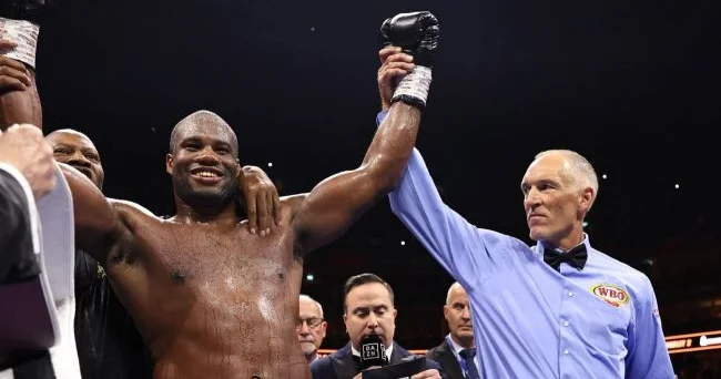 WBO super ağır çəki çempionu Daniel Dyubua həmyerlisi Fabio Uordleyə iki raundda qalib gəlib