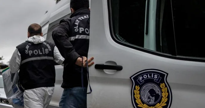 Məşhur türkiyəli müğənnini 10 İL HƏBS GÖZLƏYİR FOTO