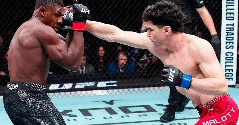 Жесткий нокаут в главном бою UFC ВИДЕО
