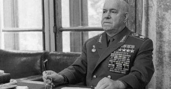 Jukova tapança çəkən general: Stalin də, Xruşşov da marşalın özbaşınalığına dözmədi KONKRET