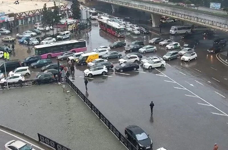 Paytaxtın bəzi yollarında tıxac var Siyahı