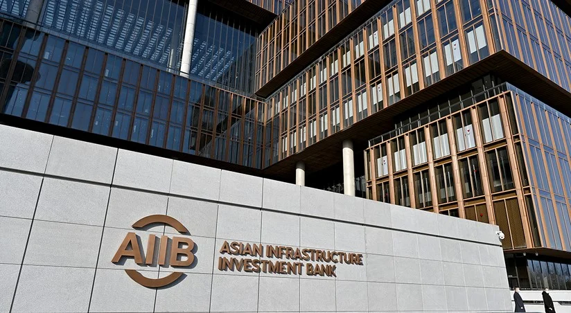 AIIB Azərbaycanla günəş enerjisi sahəsində ilk sazişini imzalayıb