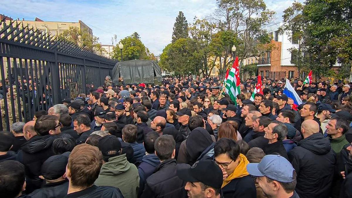 Abxaziyada gərginlik səngimir “Dövlət televiziyası”na hücum edildi