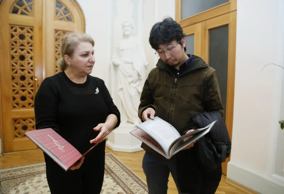 Yapon yazıçısı Kazuhisa Tobe Ədəbiyyat Muzeyinin qonağı olub AZƏRTAC