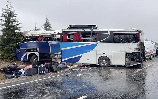 Türkiyədə sərnişin avtobusu aşdı: 1 ölü, 30 yaralı