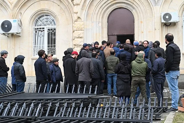 Abxaziyada hakimiyyətlə müxalifət arasında danışıqlar başlayıb