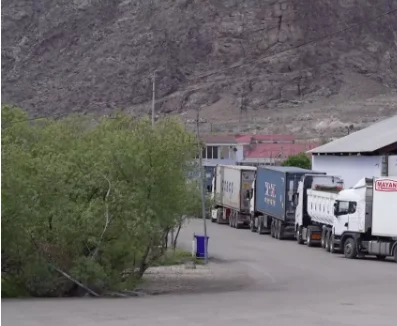 İran qiyməti qaldırdı: Ermənilər yolu kəsdi