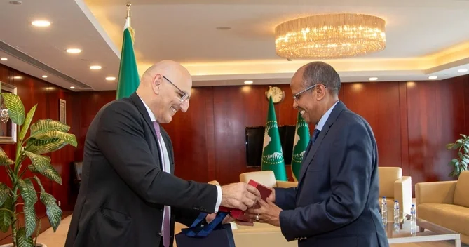 Elçin Əmirbəyov Afrika İttifaqı Komissiyasının sədri Mahmud Əli Yusuf ilə görüşüb