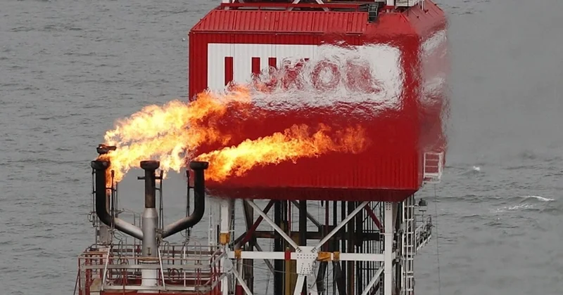 Bloomberg : Lukoyl xarici aktivlərini vahid paket şəklində satmaq istəyir