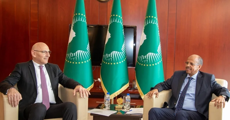 Afrika İttifaqı Komissiyasının sədri WUF13 ə dəvət alıb FOTOLAR