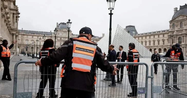 Лувр запускает беспрецедентную трансформацию системы безопасности после громкого ограбления