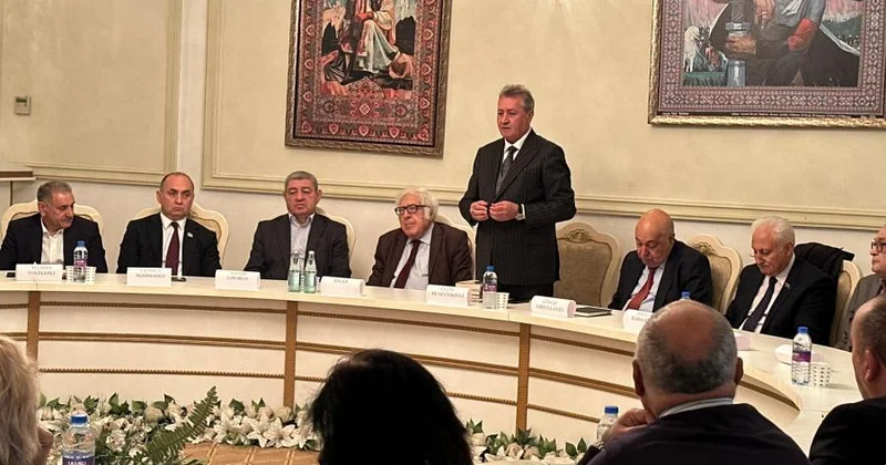 Elçin Hüseynbəylinin kitablarının təqdimatı olub