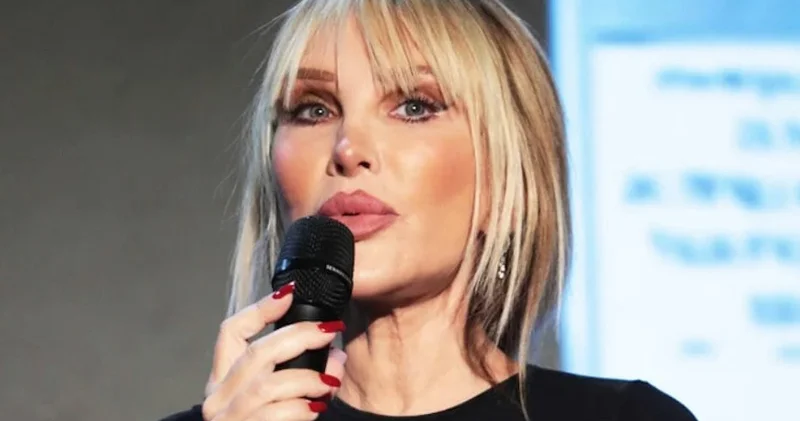 Müğənni nazirə səsləndi: “Mənə təyyarə verin”