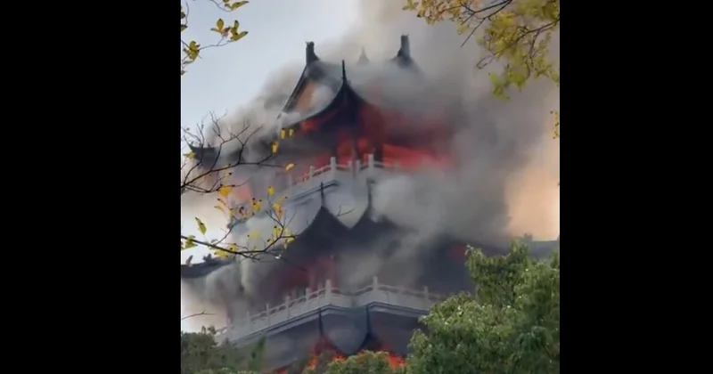 Турист случайно поджег благовониями храм в Китае Minval Politika