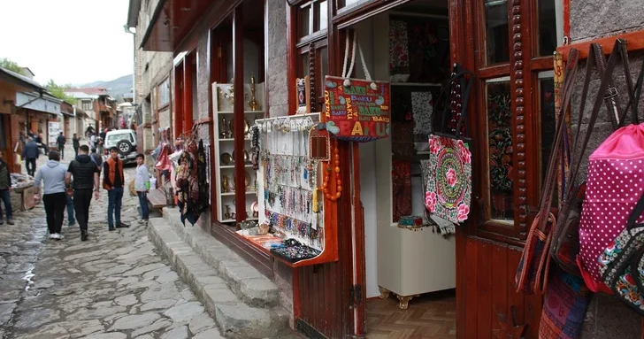 Туристы часто не могут отличить подделки от аутентичных изделий директор Лахыджского заповедника