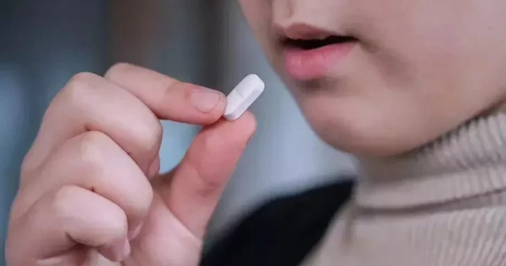 Yanlışdır: Hər boğaz ağrısı antibiotik tələb etmir