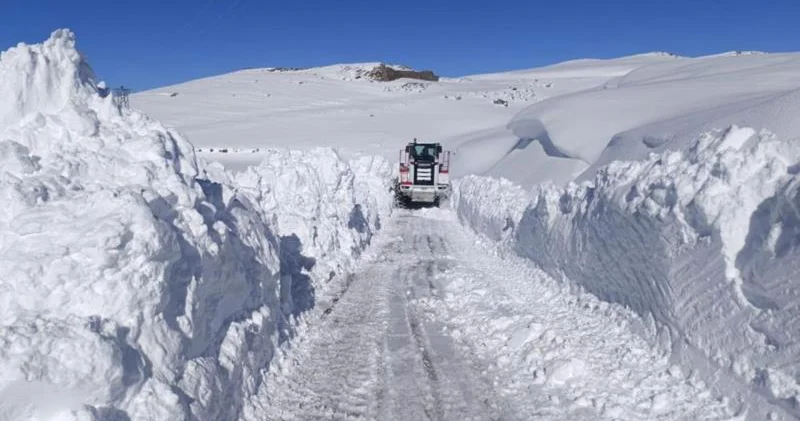 Türkiyədə qar yağır Bəzi bölgələrdə qarın hündürlüyü bir metri aşıb (FOTO)