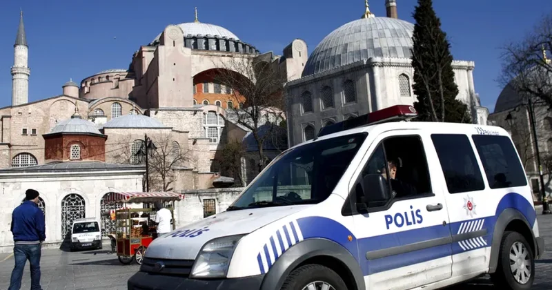 В Турции задержания чиновников и военных.