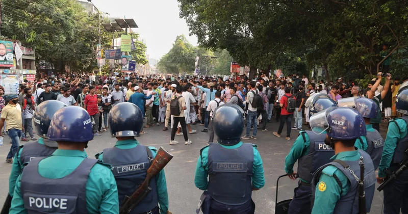 Протестующие пришли за головой свергнутого премьер министра объектив