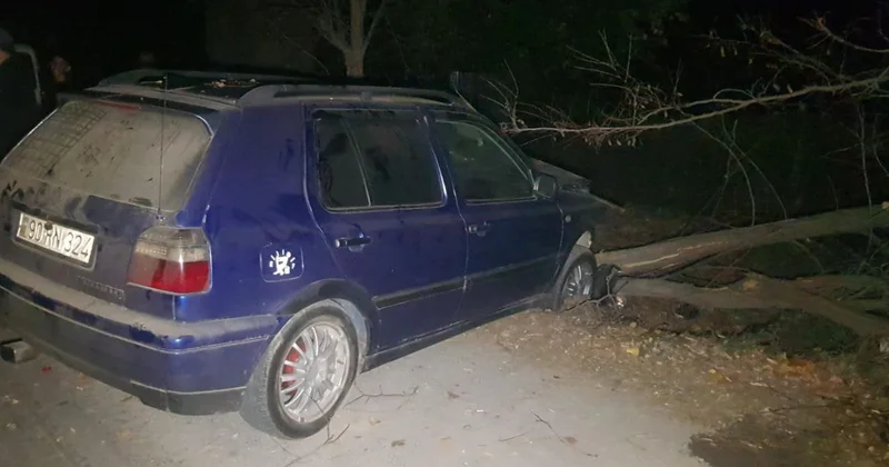 Göyçayda AĞIR QƏZA: Sürücü xəsarət aldı FOTO