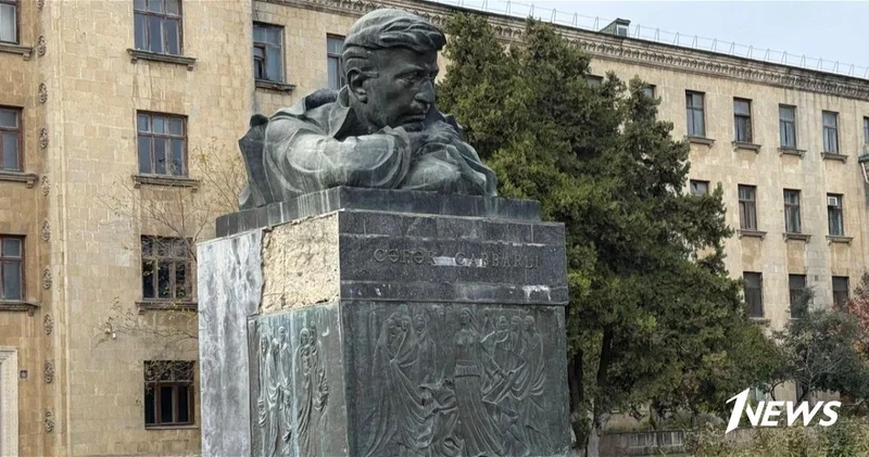 Памятник Джафару Джаббарлы будет отреставрирован
