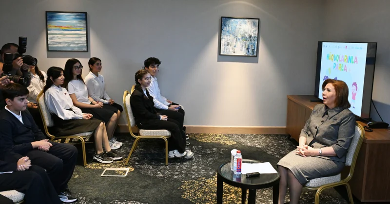 Dövlət Komitəsinin sədri Hüquqlarınla parla!” layihəsi çərçivəsində seçilən uşaqlarla görüşüb