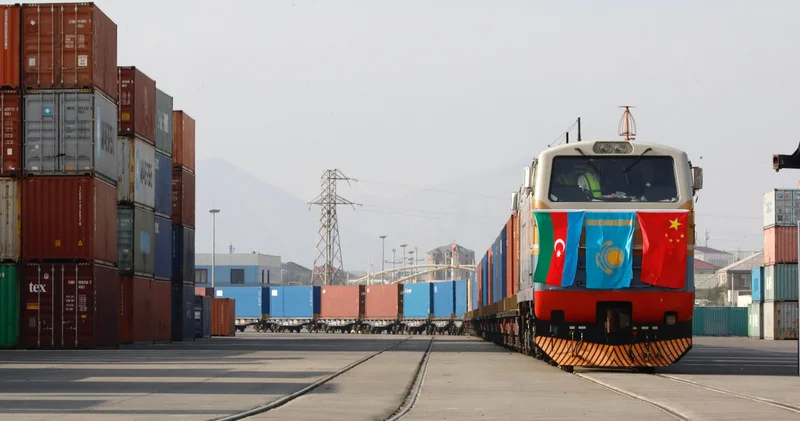 Азербайджан увеличил перевозки по международным коридорам