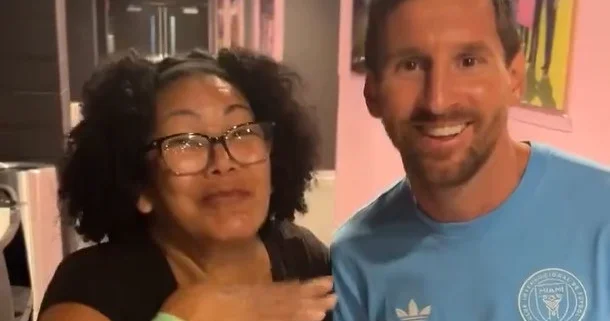 Messi ilə görşdüyünə görə azarkeş işini itirdi VİDEO