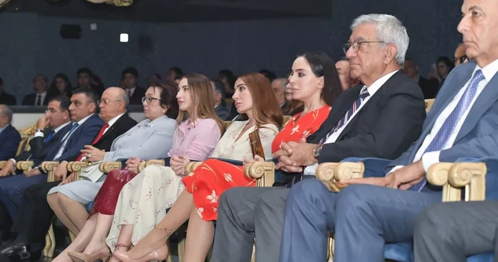 В Академическом музыкальном театре состоялась премьера спектакля Гюльчохра и Аскер