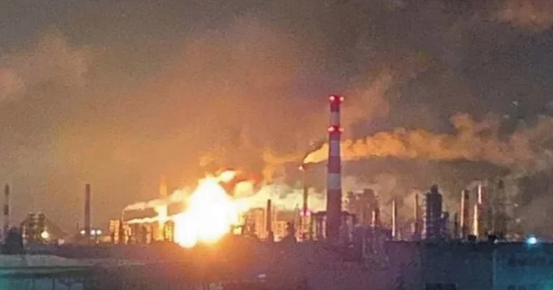 Воздушный удар парализовал работу одного из крупнейших НПЗ России Minval Politika