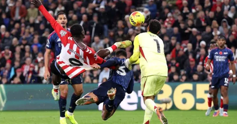 “Arsenal” büdrədi, “Liverpul” darmadağın oldu