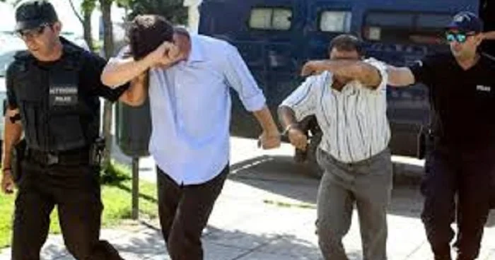 Türkiyədə məmurlar və hərbçilər saxlanılıb