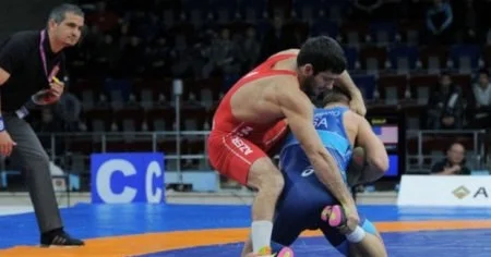 İslamiada: Güləşçilərimiz bu gün mübarizəyə başlayır