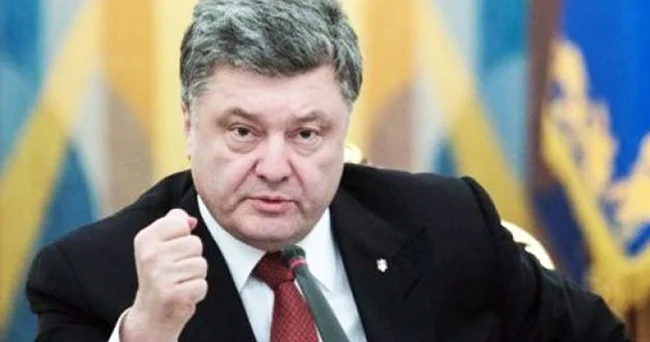 Poroşenko və tərəfdarları Radanın tribunasını bağlayaraq hökumətin istefasını tələb edirlər