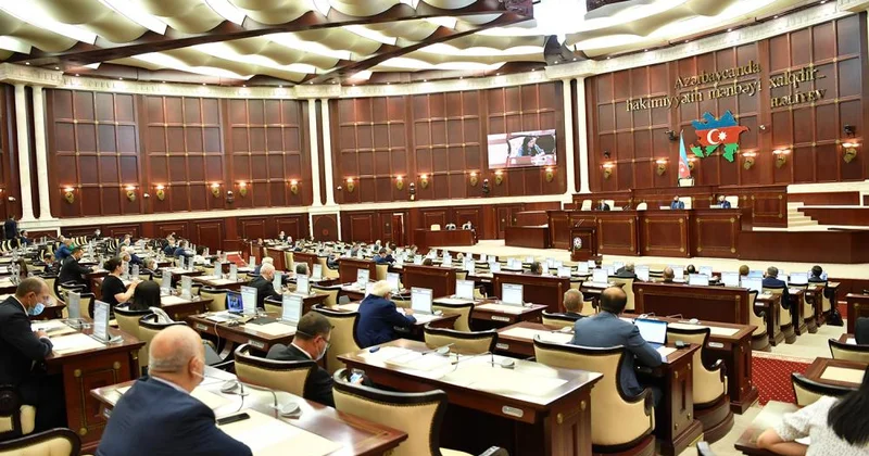 Boş qalan sədr postuna 24 deputat namizəddir SİYAHI