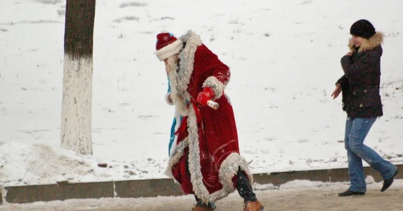 Российский священник осудил веру христиан в Деда Мороза Minval Politika