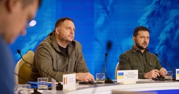 Украинская правда : Зеленского призывают уволить Андрея Ермака