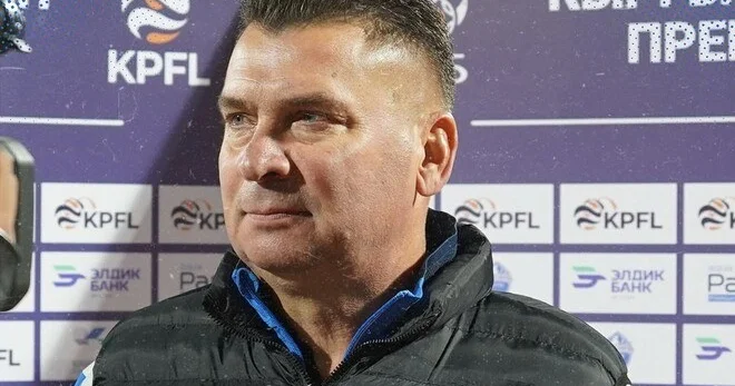 Baş məşqçi oyun zamanı söyüş söydü, klub onu postundan qovdu