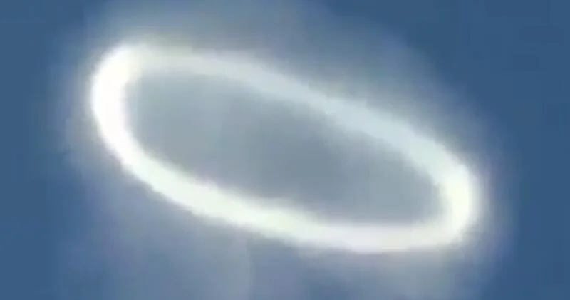 Вулкан Этна выпустил необычное кольцо дыма ВИДЕО