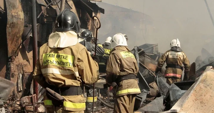 12 погибших, включая 9 детей, в пожаре частного дома в Казахстане