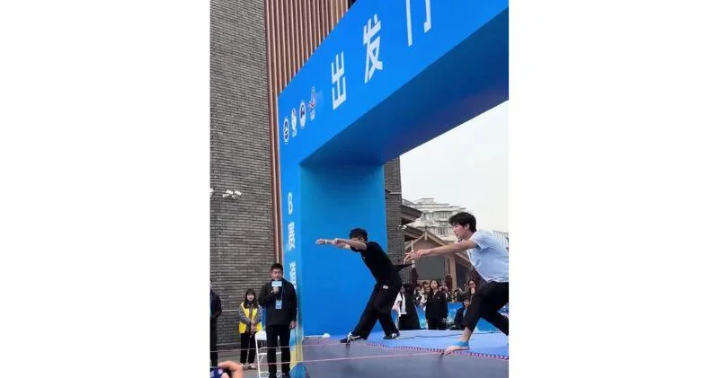 В Китае прошел чемпионат по скоростному бегу по слэклайну ВИДЕО