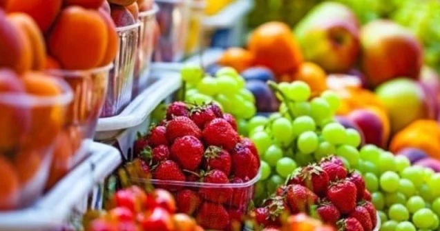 Bazarlarda kilosu 120 manata olan meyvə satılır Foto