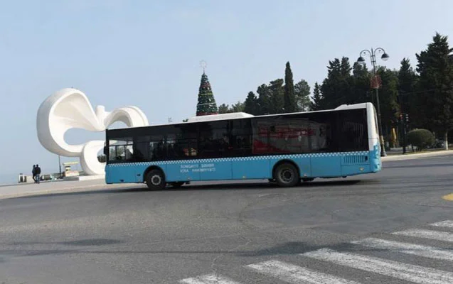 Sumqayıtda sökülən körpüyə görə avtobusların yolu dəyişir