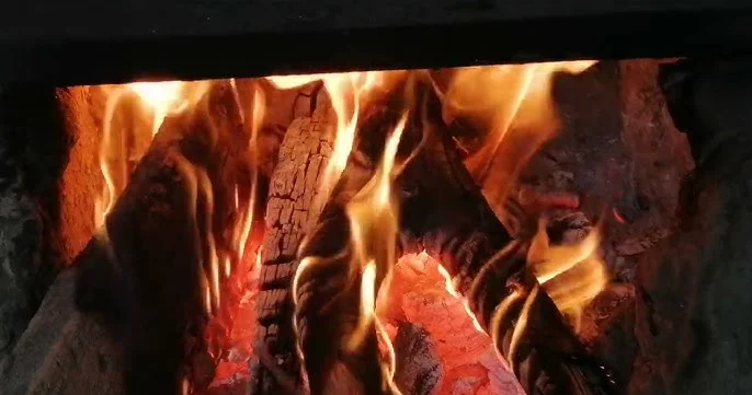 Kişi yanan ocağın üzərinə yıxılaraq öldü