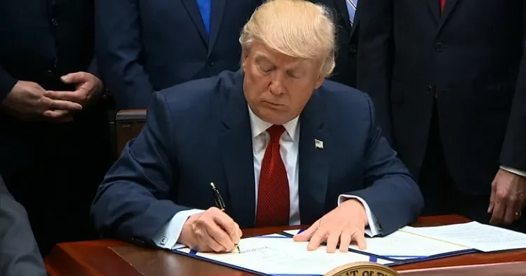 Tramp Ukrayna üçün 400 milyon dollarlıq müdafiə büdcəsini imzalayacaq