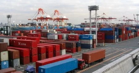 Bakı Limanı illik 100 000 konteyner həddini KEÇİB