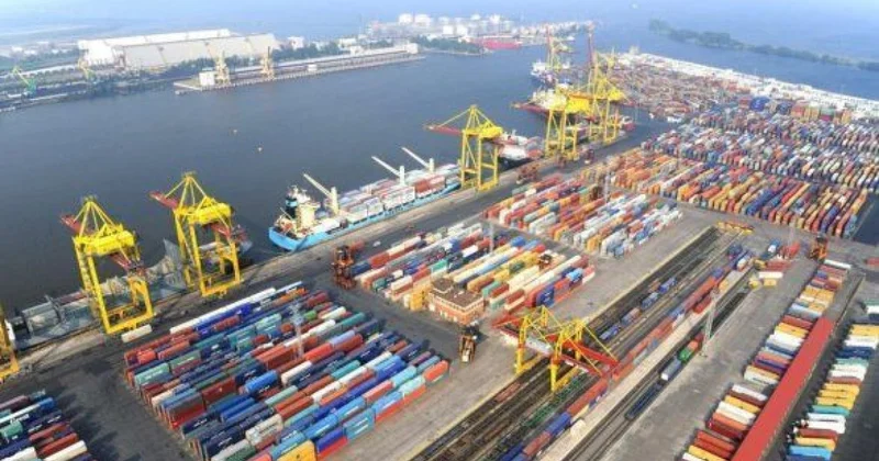 Bakı Limanında konteyner aşırması rekord həddə çatıb